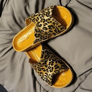 Leopard Comfort View Sandals